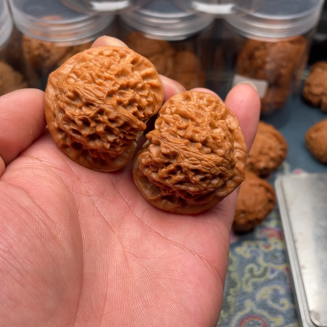 文玩核桃把件桃心宫灯