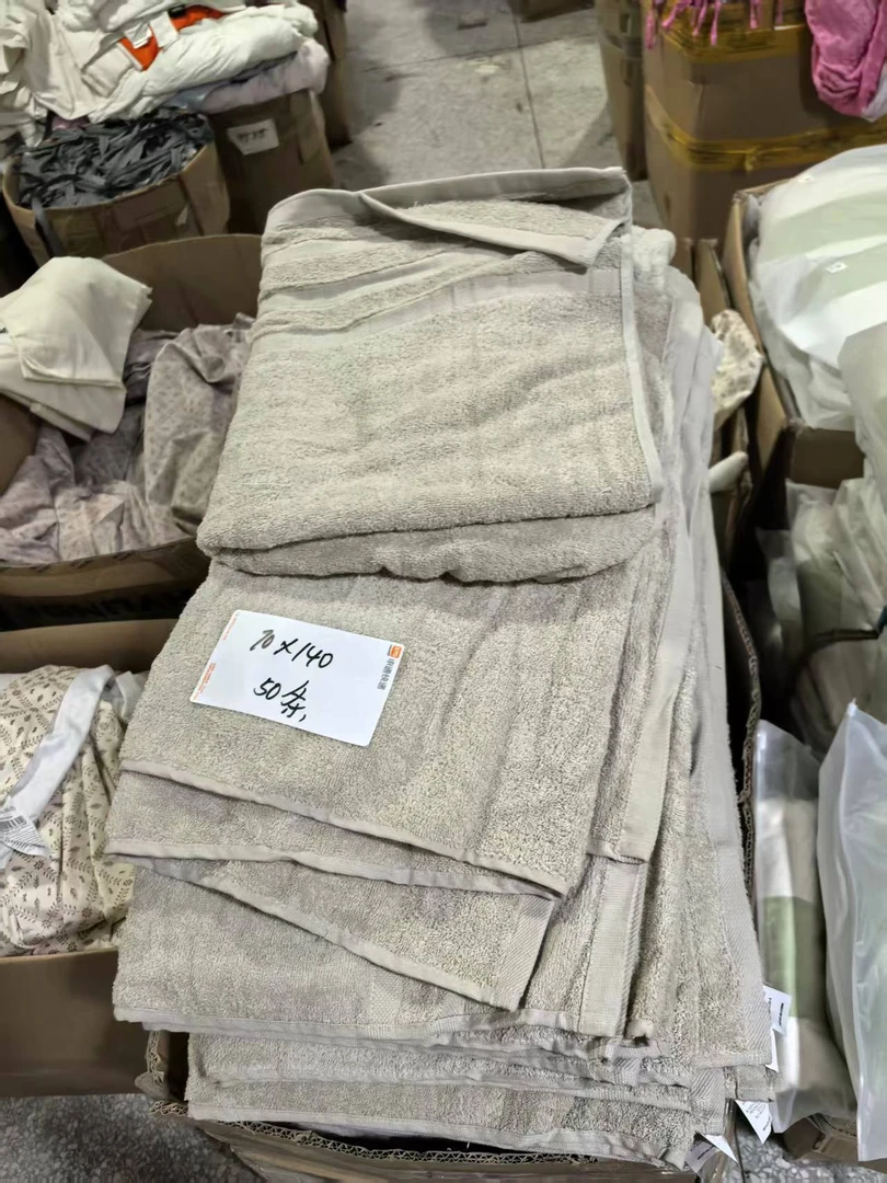 《厚广家》3楼70×140灰绿色全棉毛圈浴巾 发1张微瑕疵