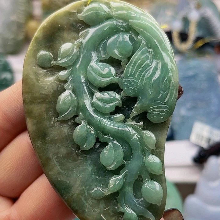 翡翠未镶嵌颈饰挂件