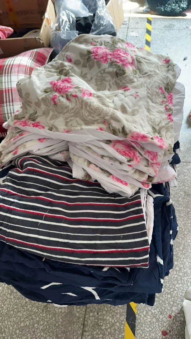 《兵哥外贸》3楼45×65杂款一面珊瑚绒枕套 发2对 微瑕疵 不挑色
