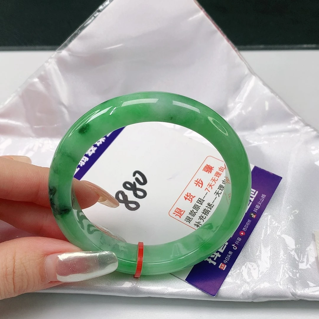 翡翠手镯未镶嵌翡翠手镯