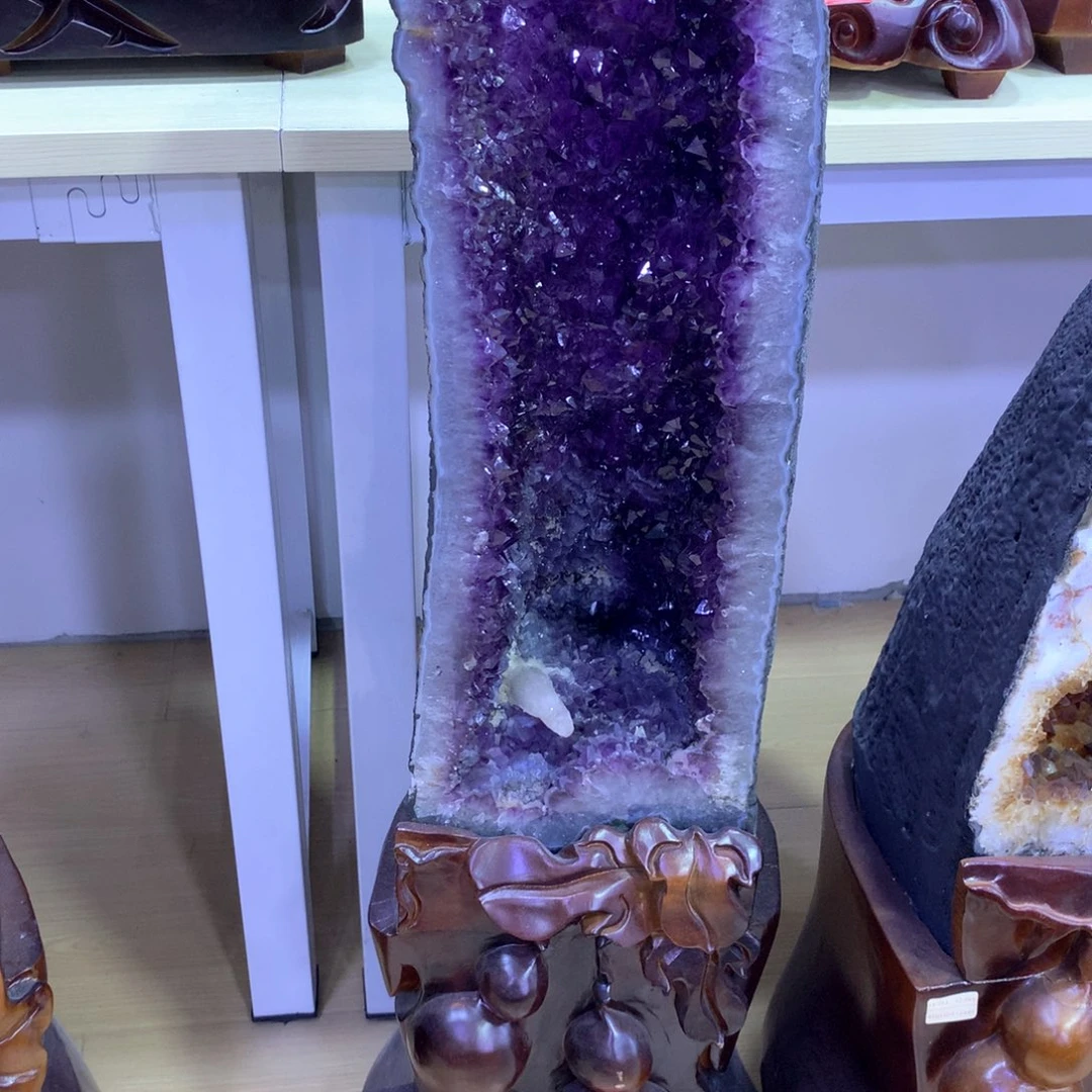 织绣乌拉圭紫水晶