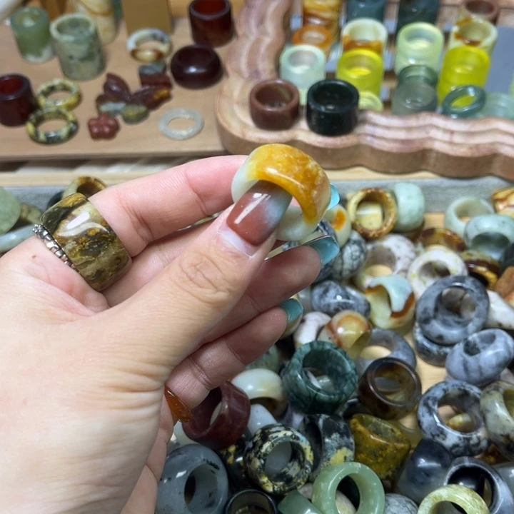 细***声蛇纹石玉未镶嵌戒圈