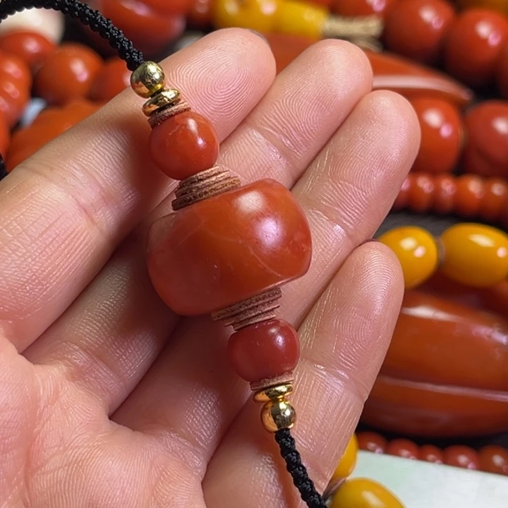 颈饰琉璃阿**拓琉璃…………