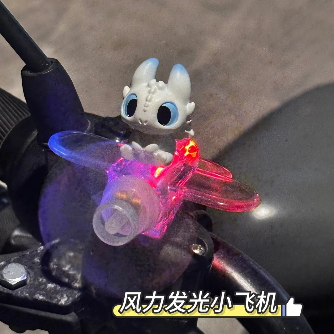 新款风力发光无牙仔电动车装饰发光车载摆件风风力发电飞机摩托车