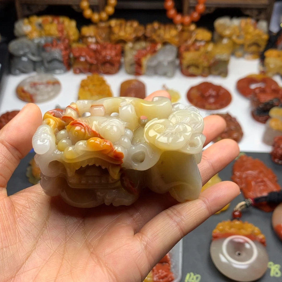 石英质玉（黄龙玉）挂件未镶嵌小*?