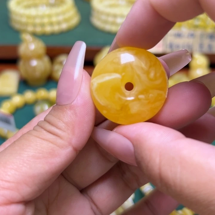 蜜蜡未镶嵌珠宝奇石