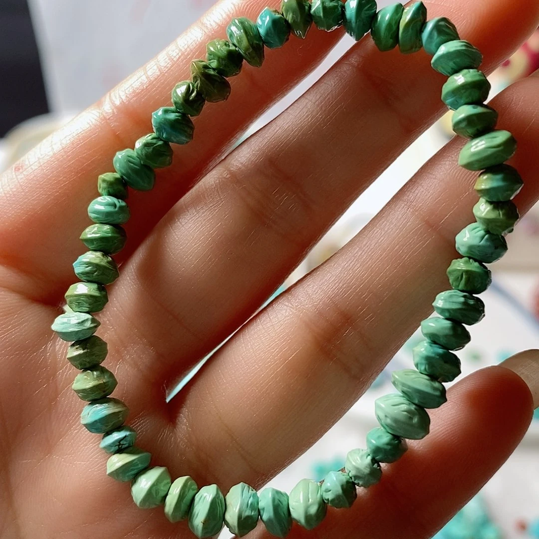 绿松石颈饰未镶嵌