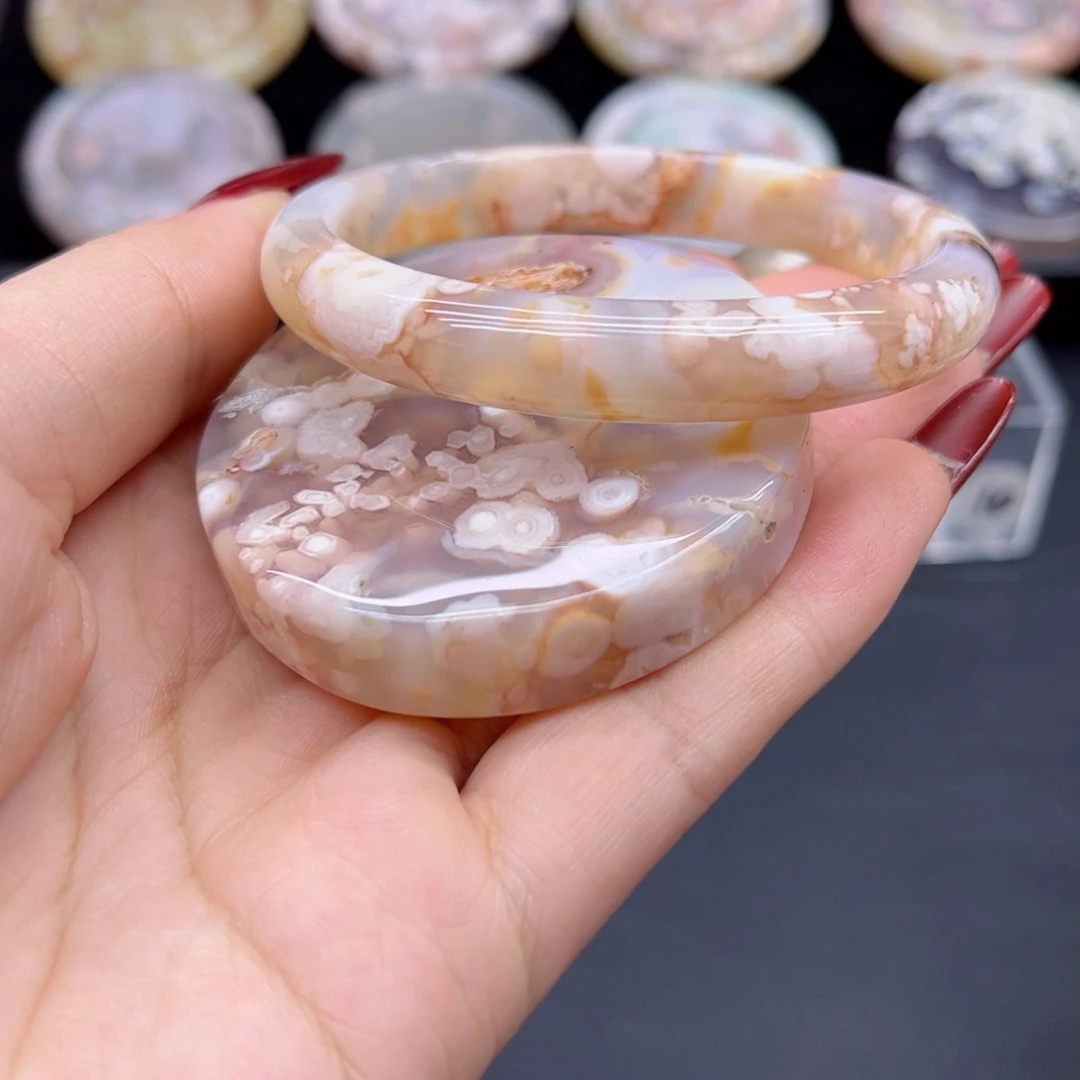 玛瑙/玉髓手镯未镶嵌56