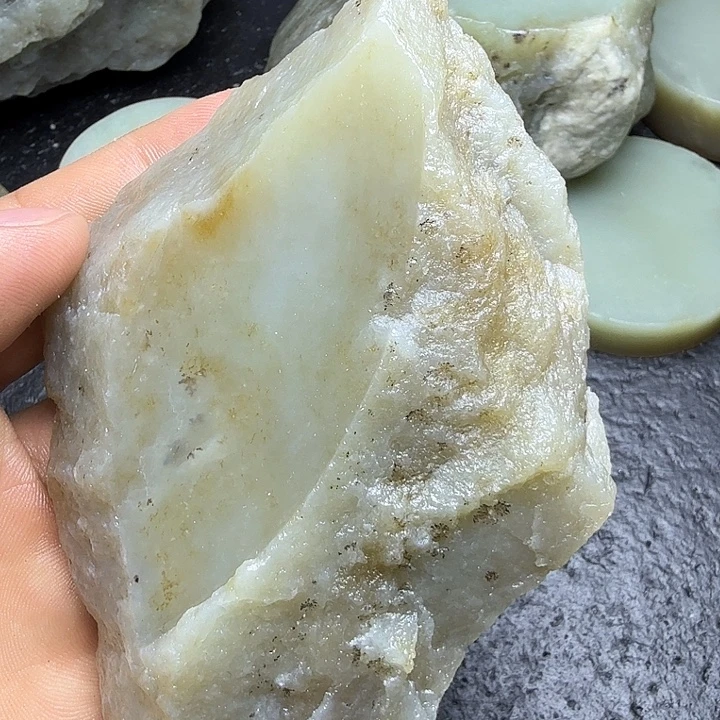 和田玉（糖玉）未镶嵌珠宝奇石