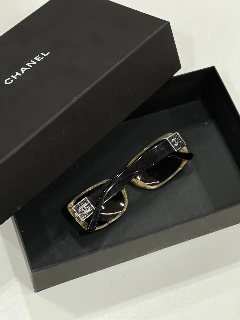 95新 Chanel/香奈儿 夏七中古/双色皮质logo/太阳镜86