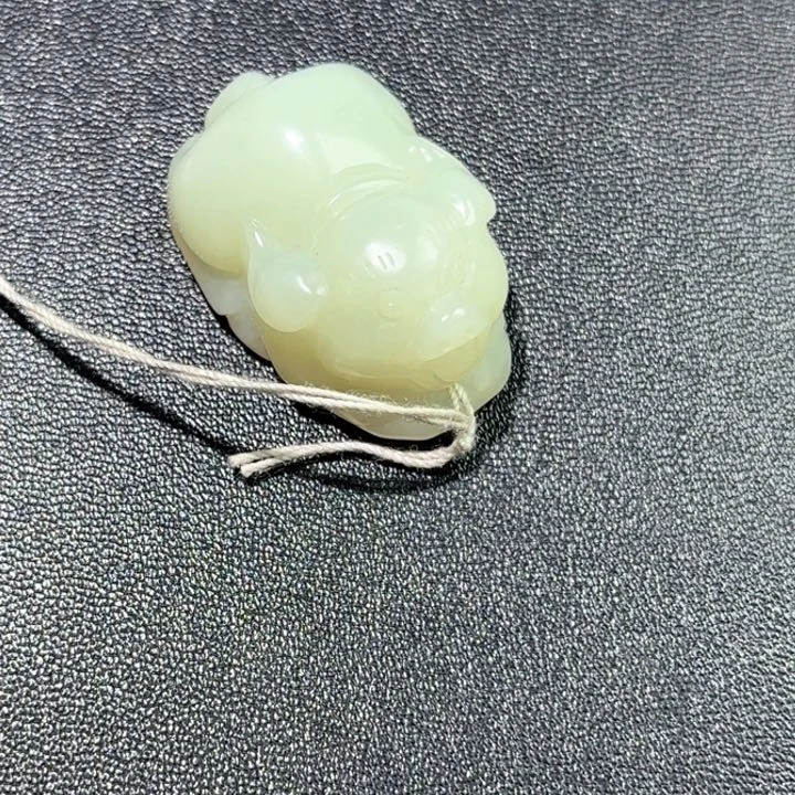 和田玉未镶嵌挂件留**月
