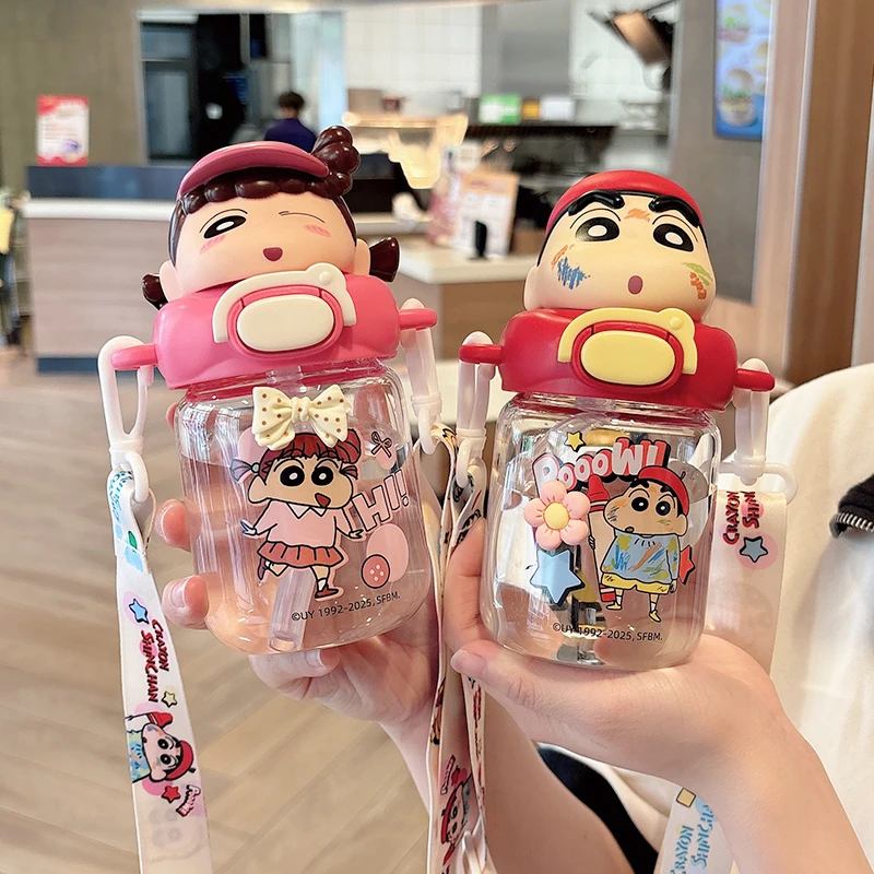 可爱蜡笔小新玻璃杯迷你小巧学生软萌治愈系斜跨便携吸管杯大肚杯