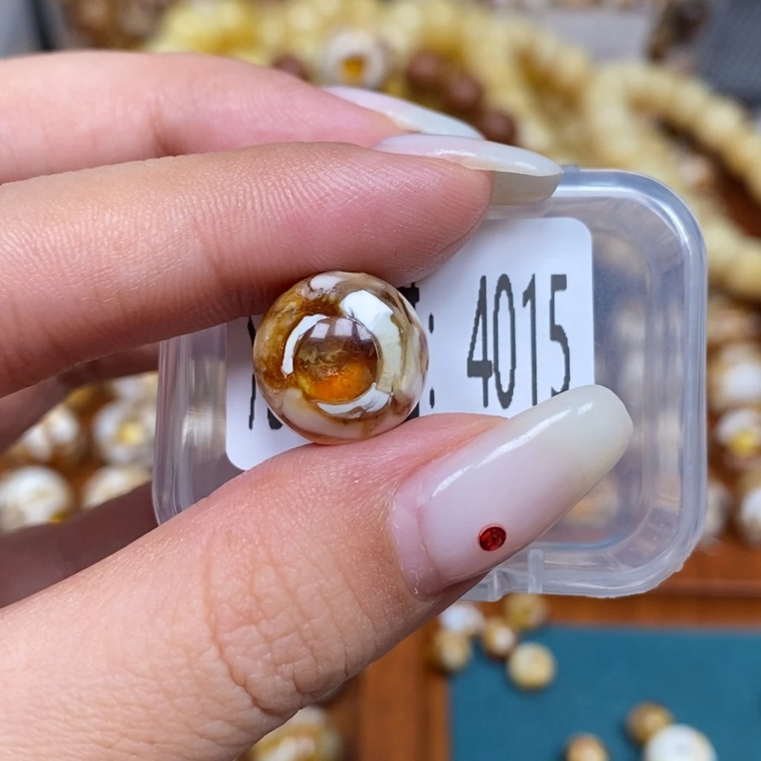 蜜蜡未镶嵌珠宝奇石4015