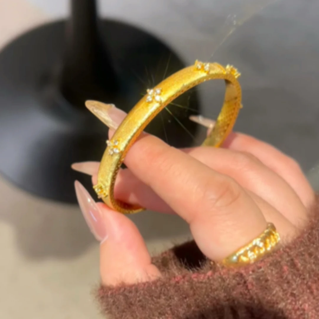 铜合金手镯 可调节经典金色甜美个性女镯子原创设计轻奢