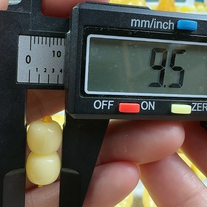 蜜蜡未镶嵌裸石25