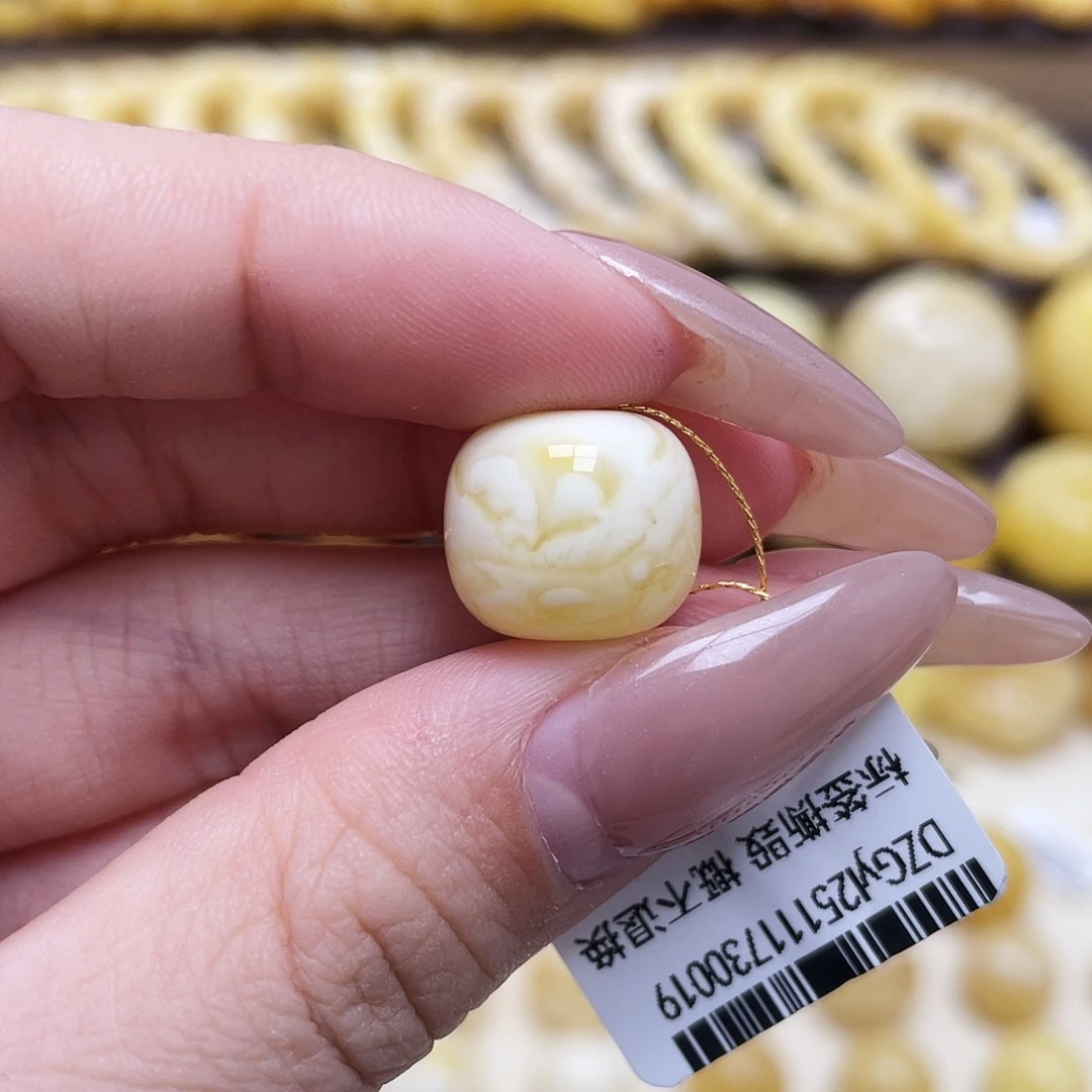 琥珀未镶嵌裸石14*12.2mm老型皮色