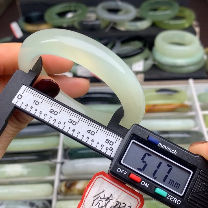 蛇纹石玉未镶嵌手镯679