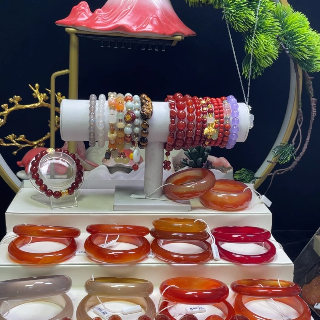 玛瑙/玉髓手镯未镶嵌一**利