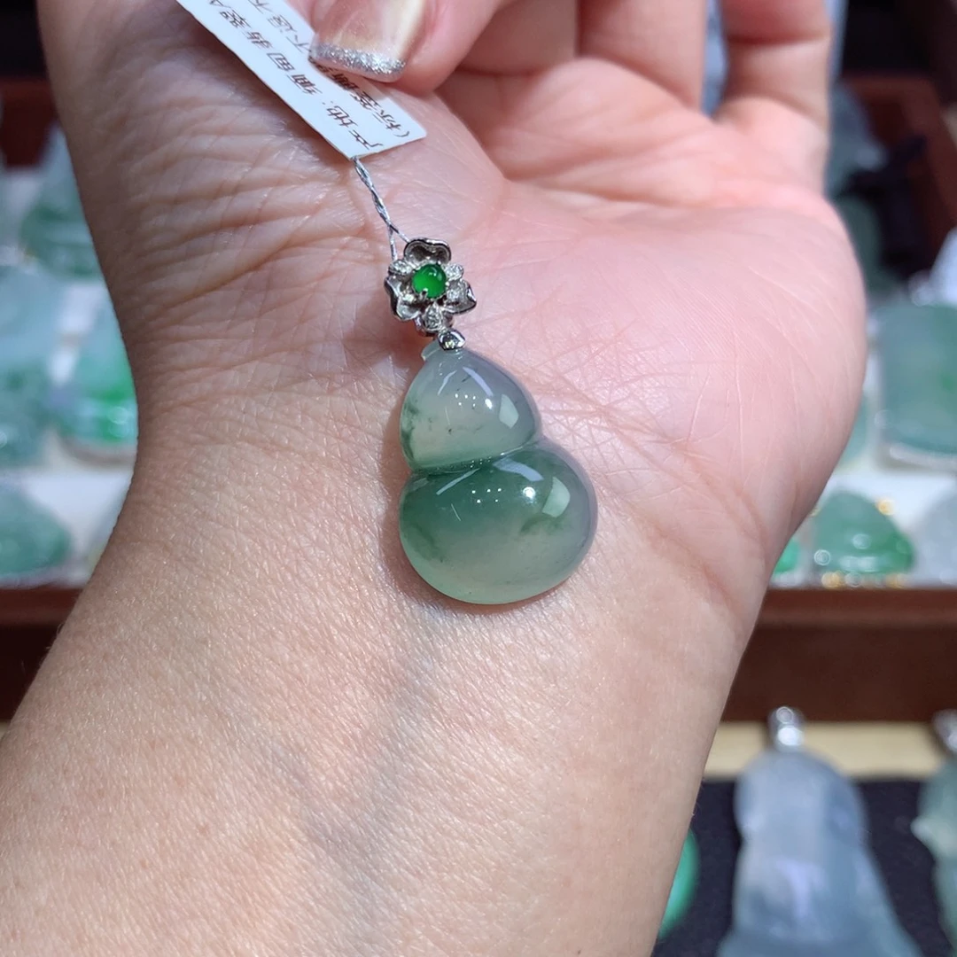 吊坠(不含链)18K金镶嵌翡翠葫芦