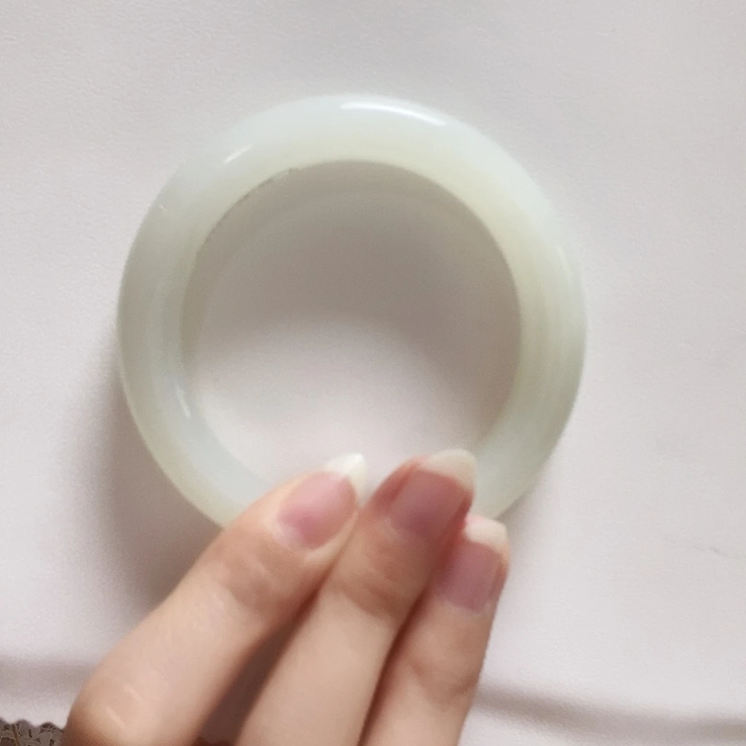 和田玉手镯未镶嵌55圈