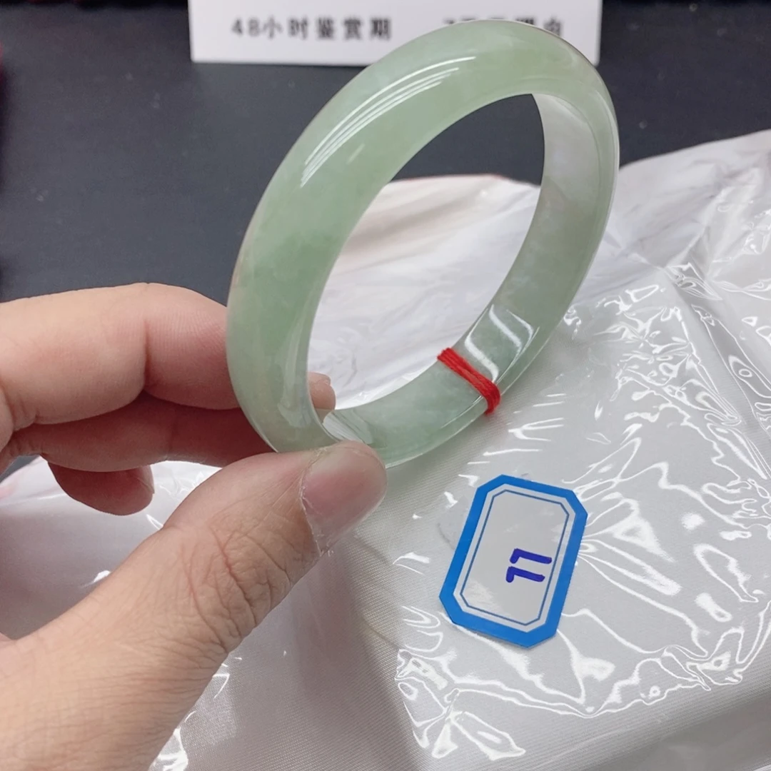 绿***妖岫玉未镶嵌手镯翡手镯77