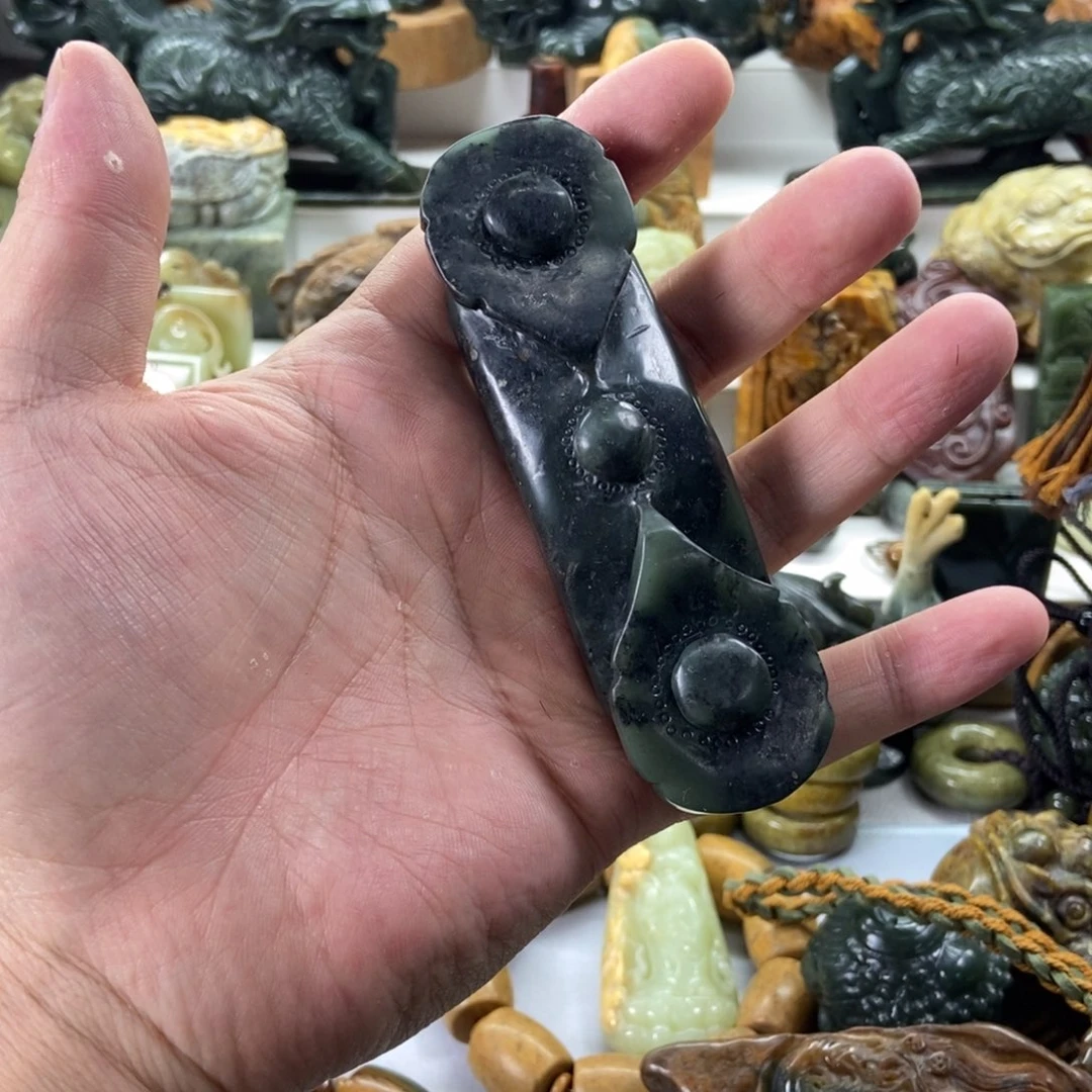 岫岩河磨玉（透闪石质玉）未镶嵌把件