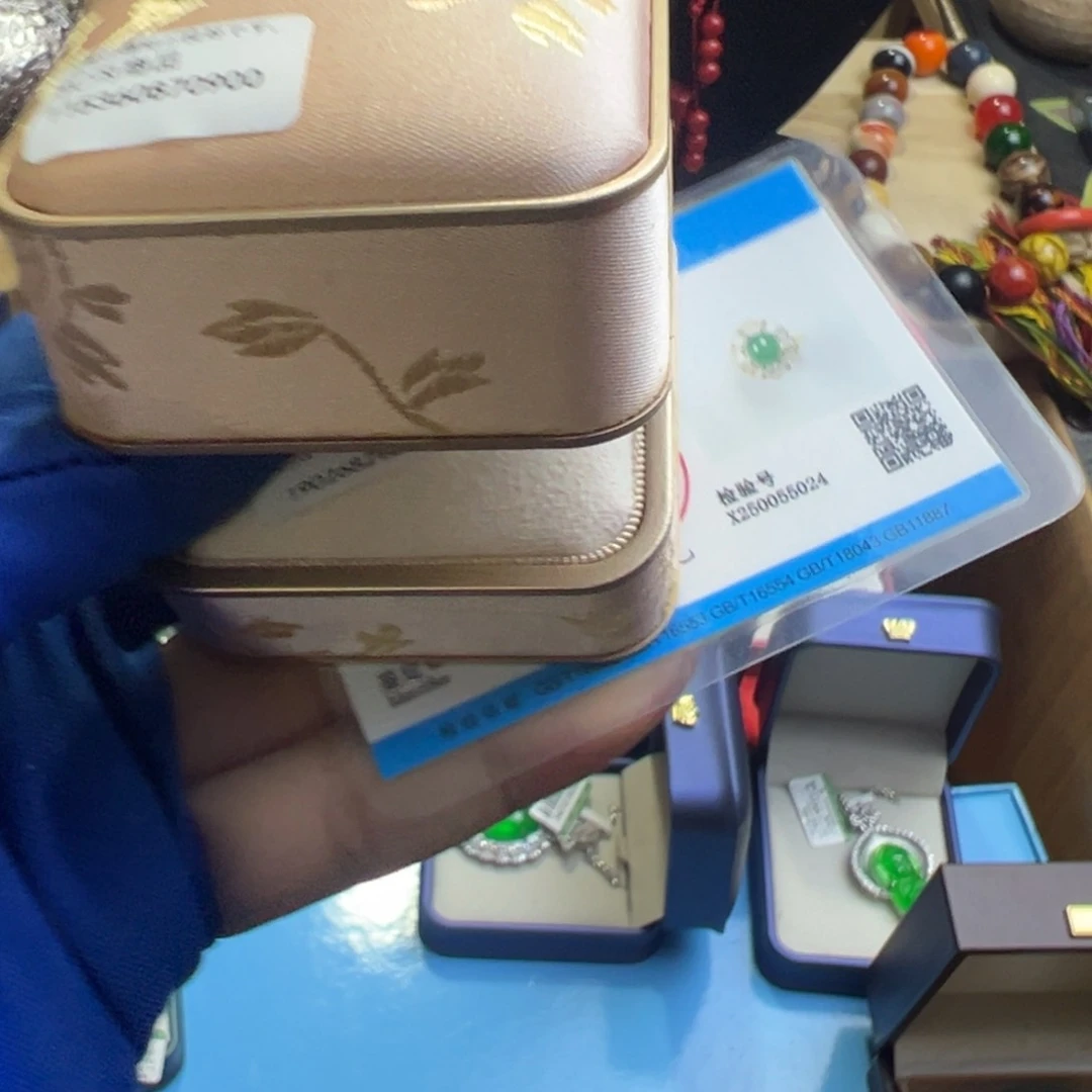 金银珠宝宝石镶嵌的建盏