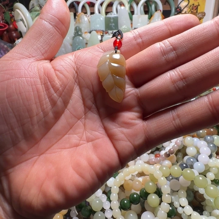 和田玉（糖玉）未镶嵌颈饰