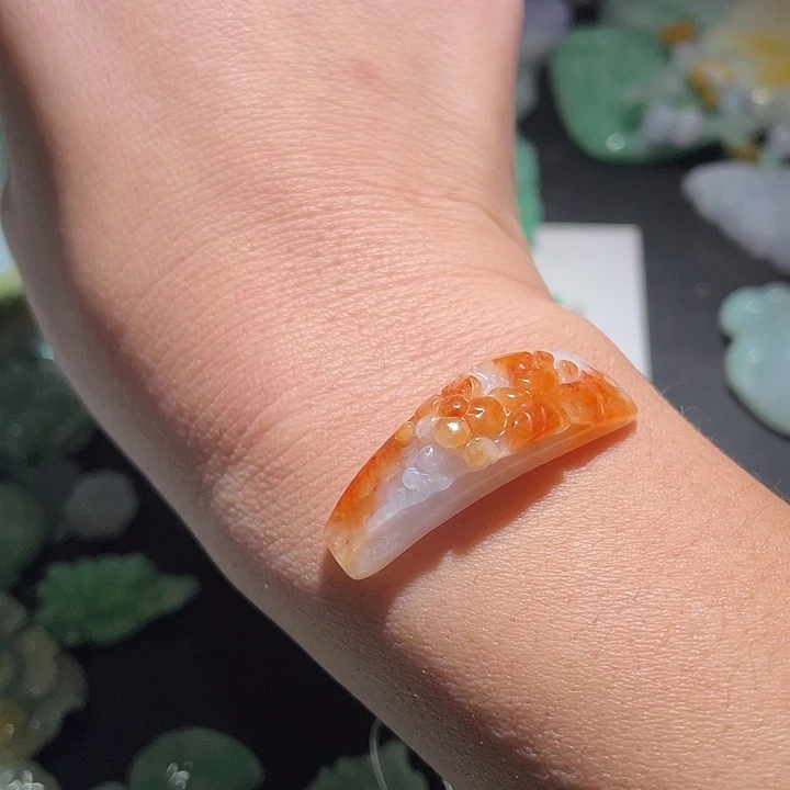 颈饰未镶嵌翡翠天