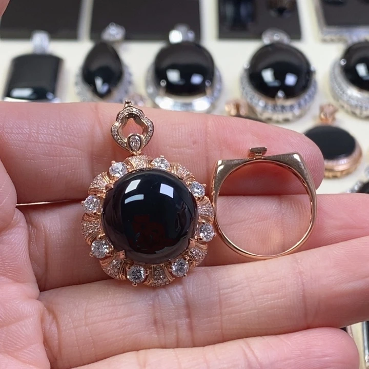 翡翠颈饰18K金镶嵌缅甸天然翡翠墨翠