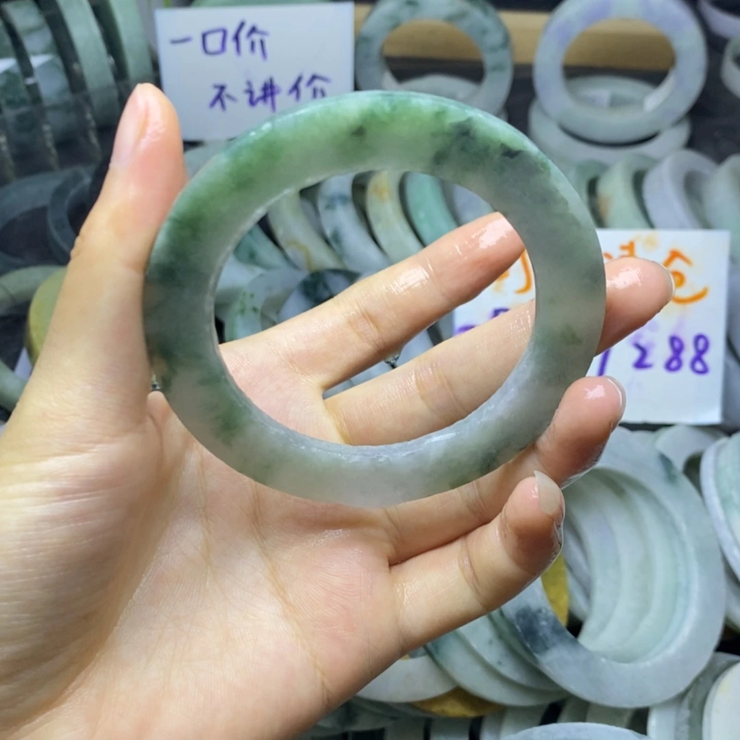 定制翡翠未镶嵌手镯