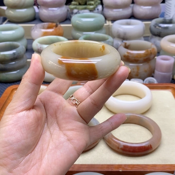 未镶嵌手镯石英岩玉