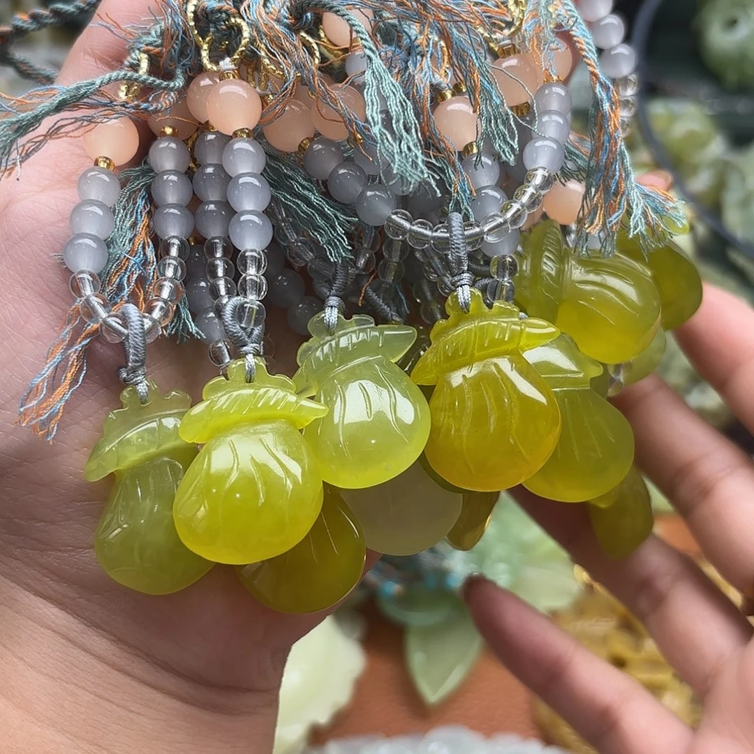 蛇纹石玉未镶嵌吊坠