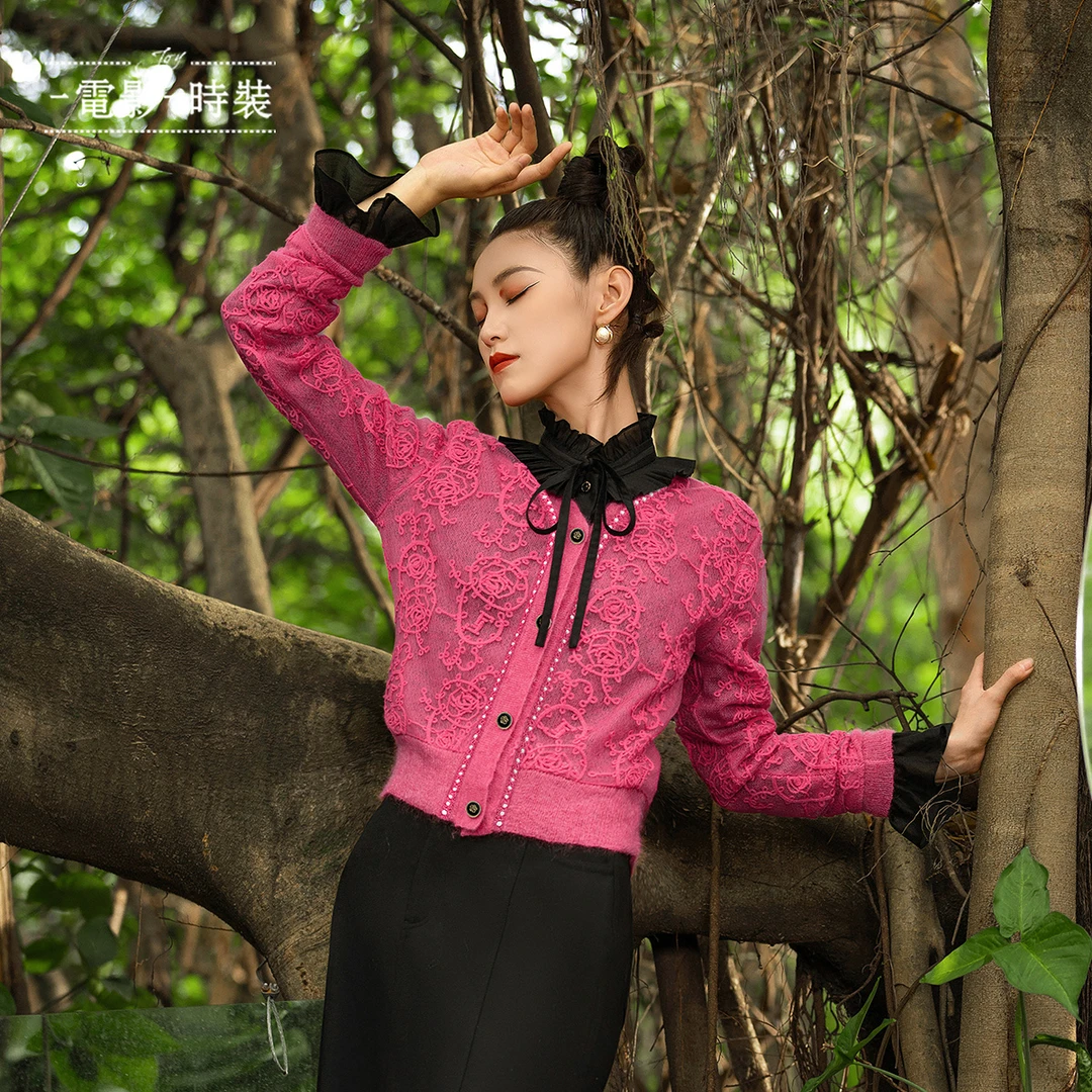 【媛媛女王专享】一电影一时装网纱绣花开衫长袖毛织女FFBM111019