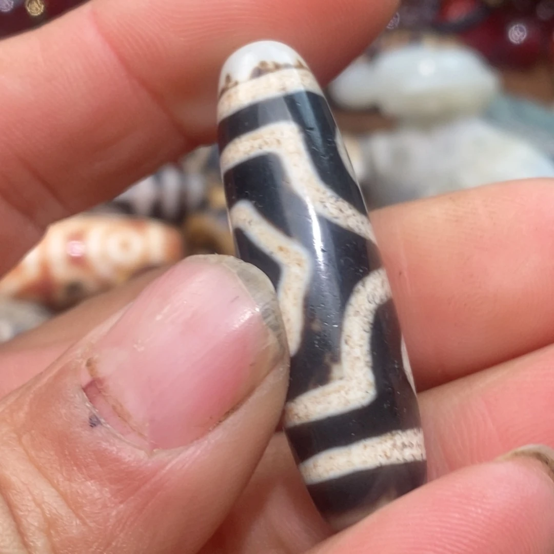 未镶嵌珠子的颜色是蓝色玛瑙/玉髓