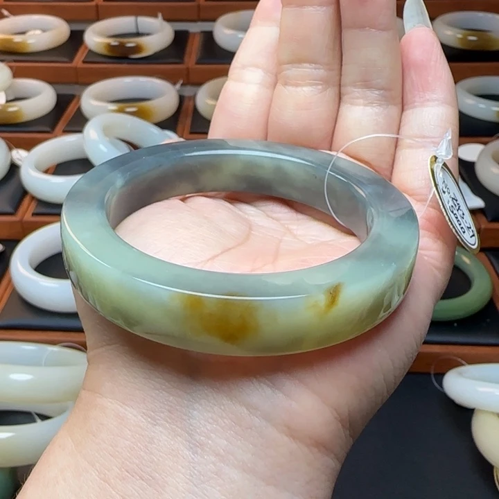 和田玉未镶嵌手镯