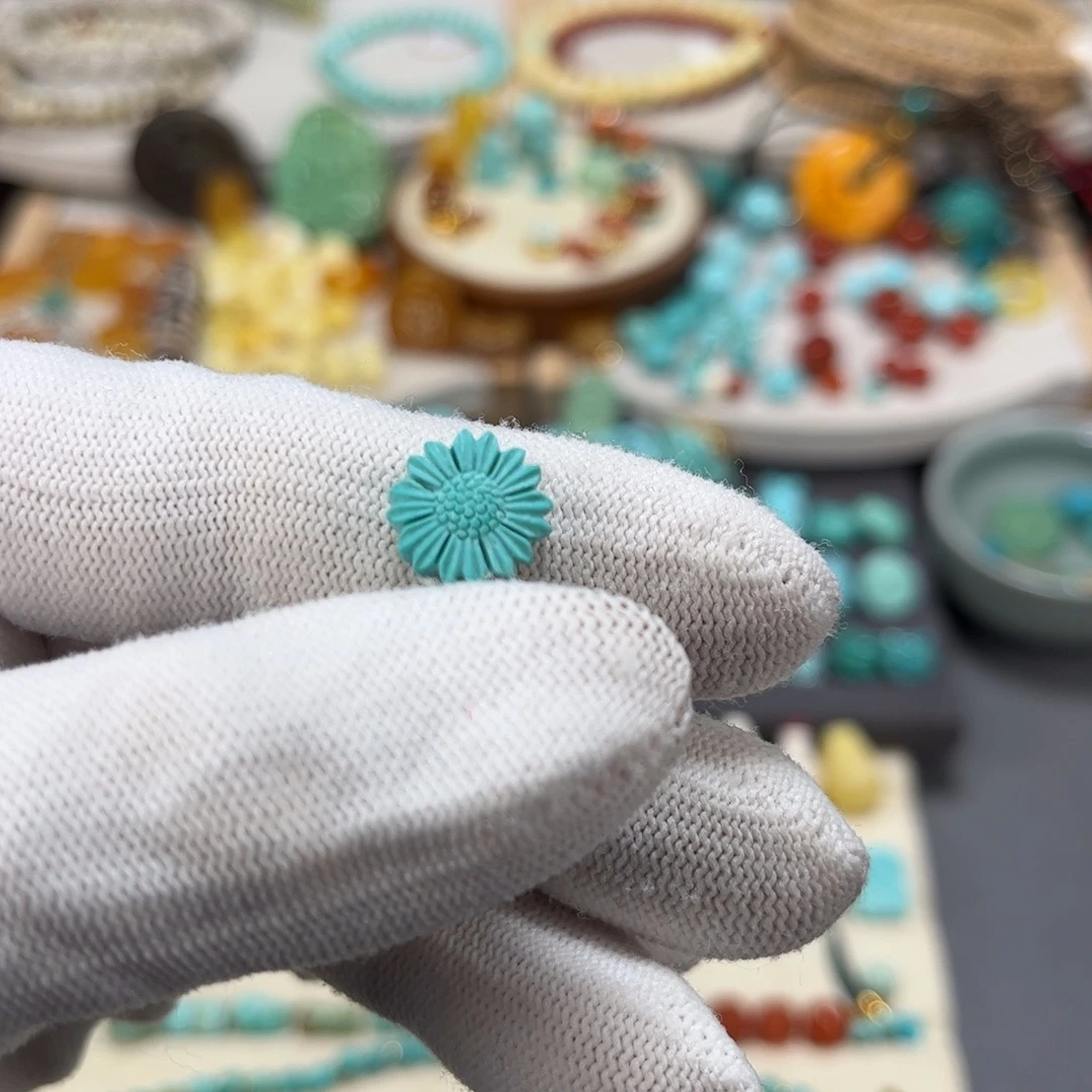 绿松石未镶嵌雕刻件太阳花