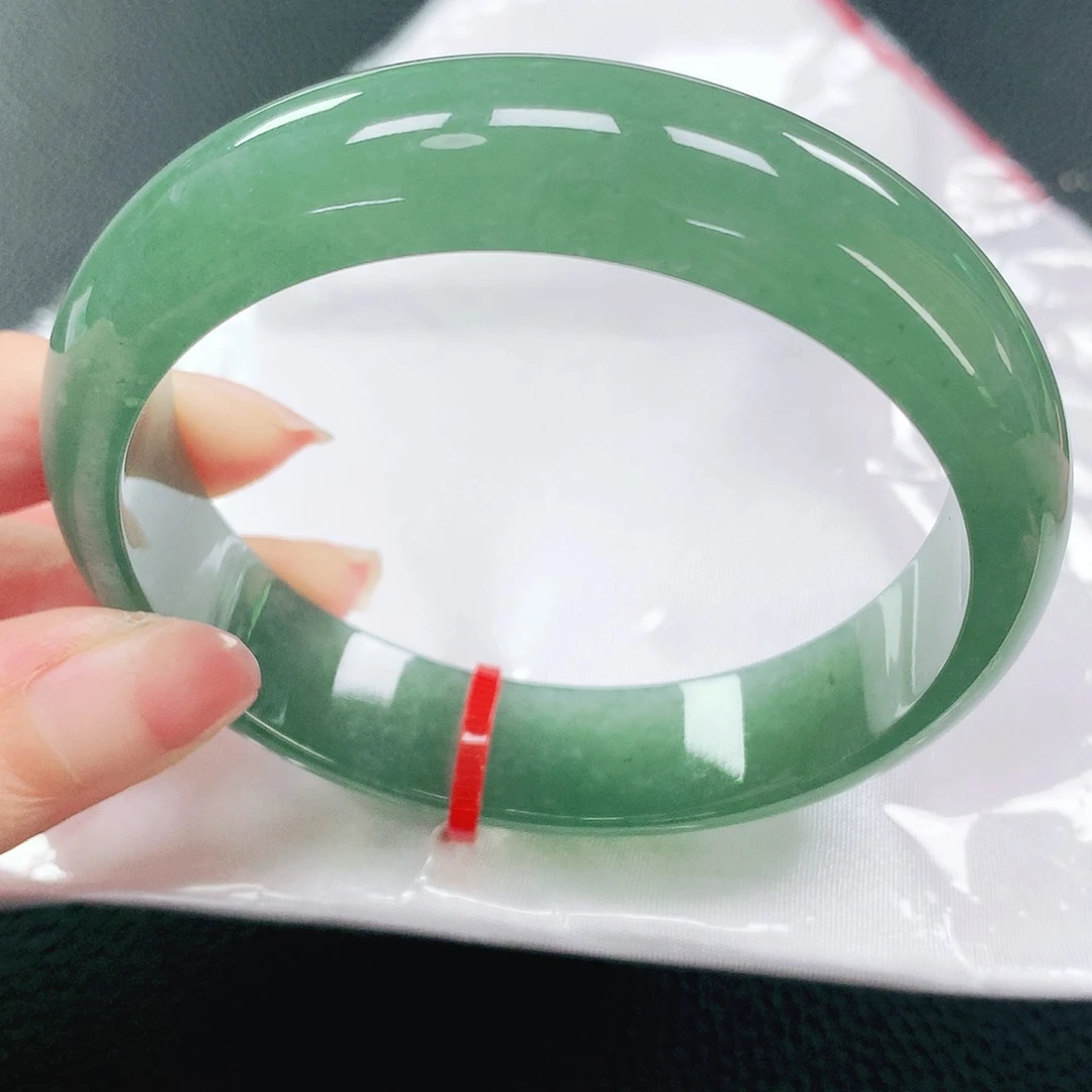 翡翠手镯未镶嵌59圈