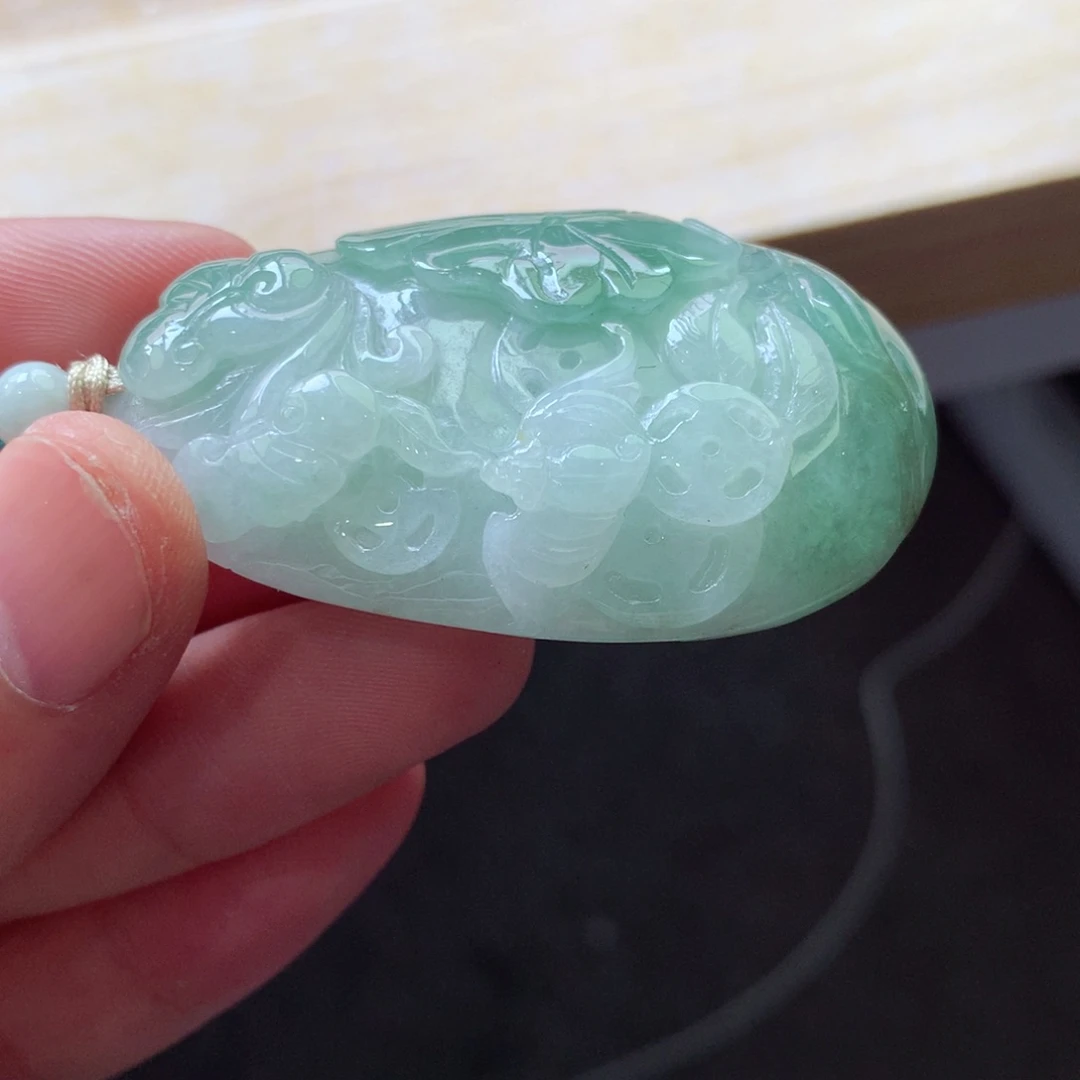 翡翠颈饰未镶嵌吊坠
