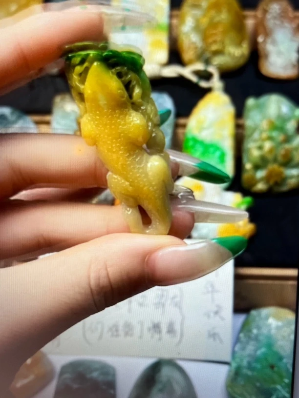 天然A货翡翠一证一物基地发货