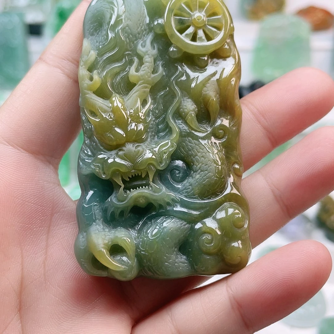 翡翠颈饰未镶嵌龙