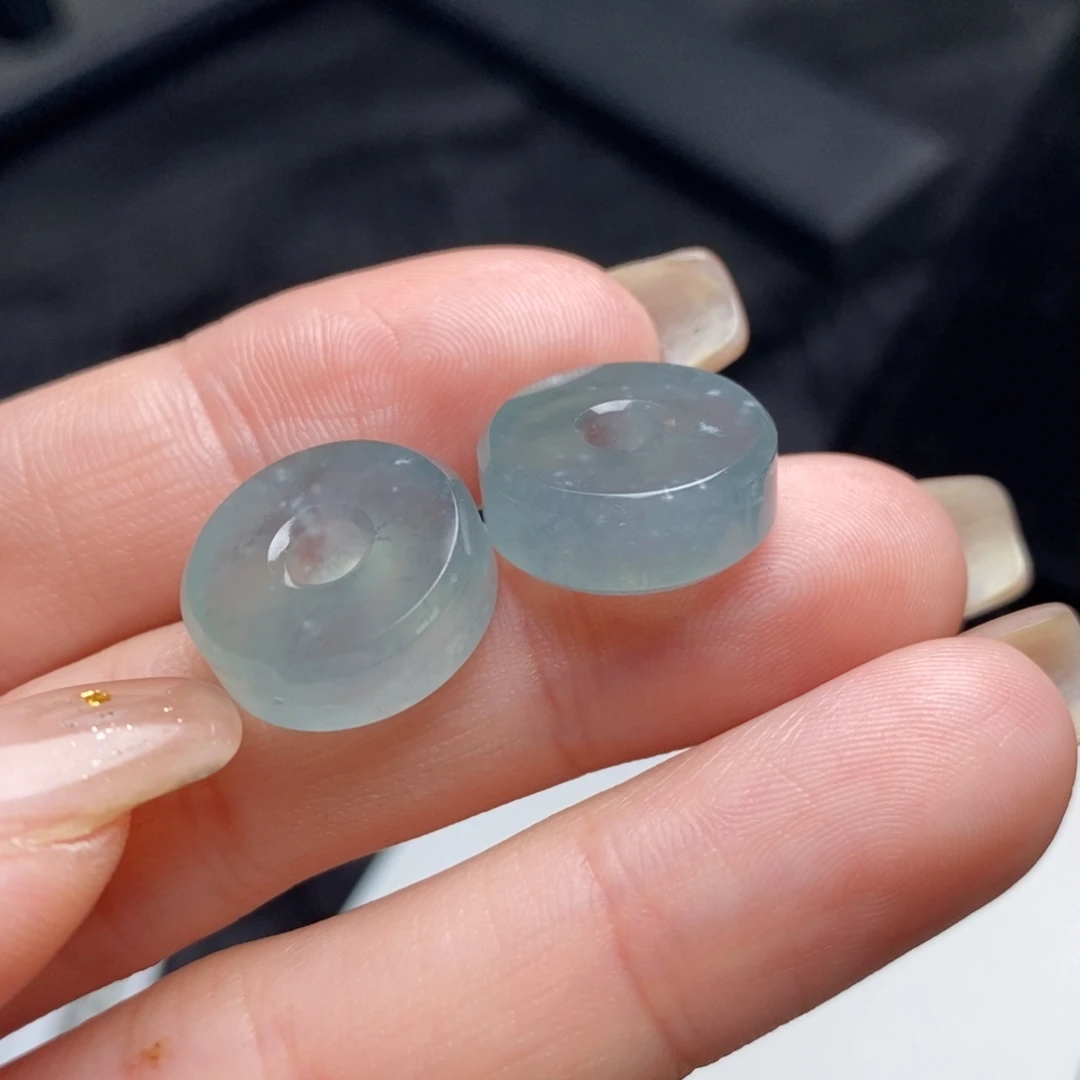 翡翠未镶嵌耳饰蓝冰路路通