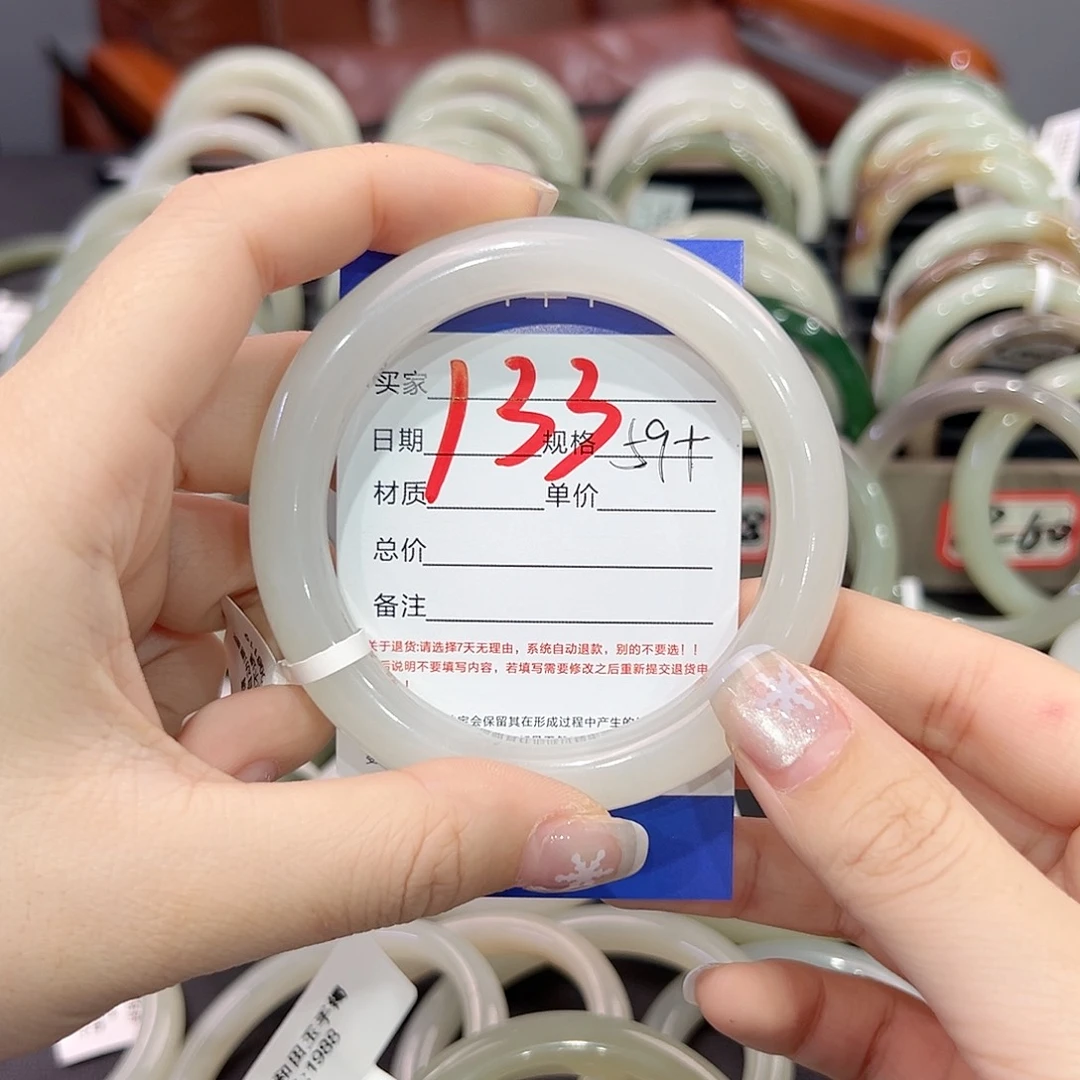 和田玉手镯未镶嵌小****）