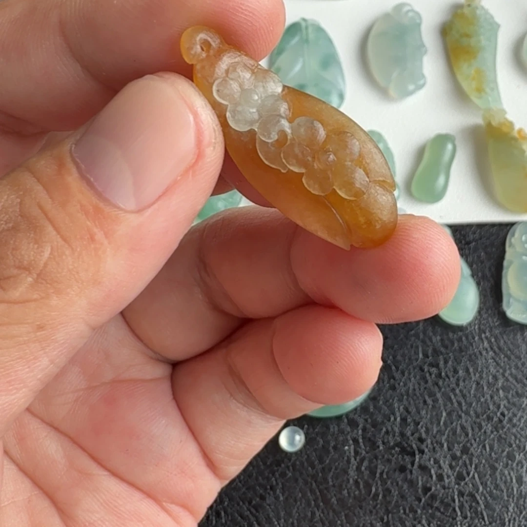 曦***5定制翡翠未镶嵌挂件