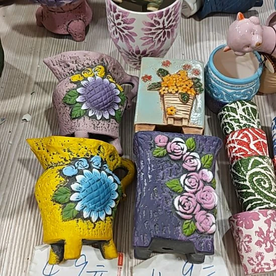 当场拍满15元发货不凑不发，花盆盆口不方不圆有针孔黑点是正常的