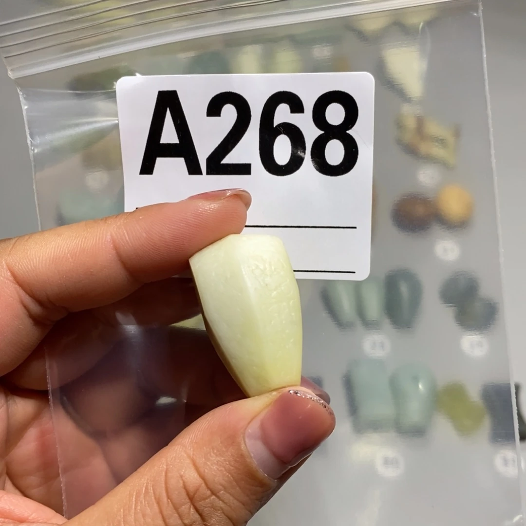 蛇纹石玉颈饰未镶嵌小***考