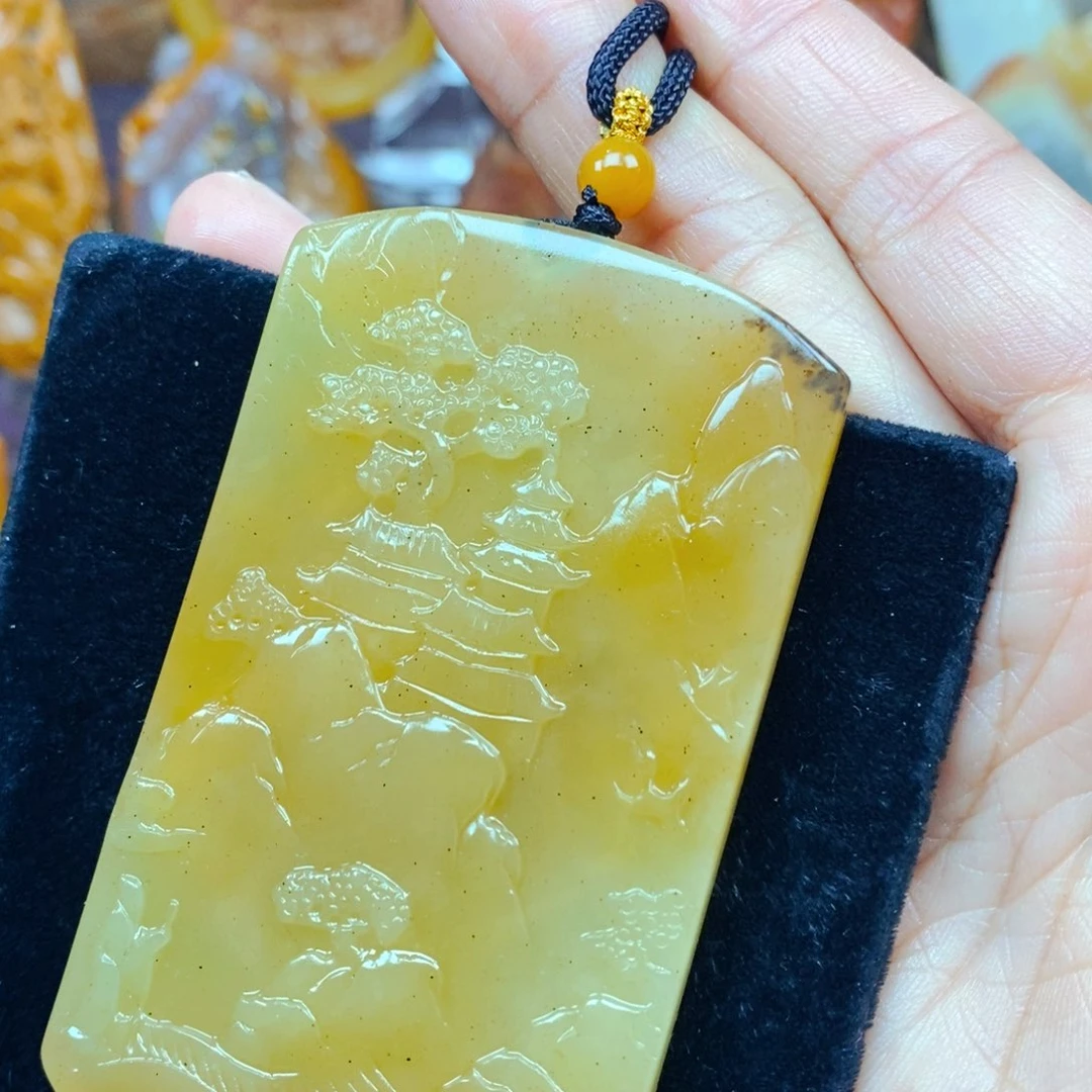 未镶嵌石英质玉（黄龙玉）颈饰