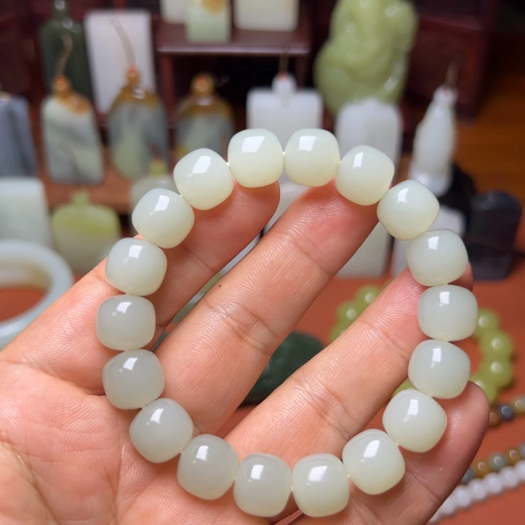 青***l和田玉未镶嵌颈饰