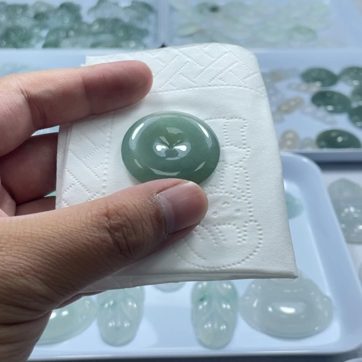 翡翠未镶嵌颈饰扣子